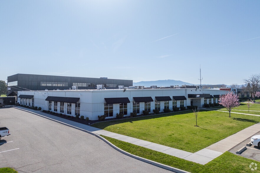 2818 N Sullivan Rd, Spokane Valley, WA for lease - Building Photo - Image 2 of 9