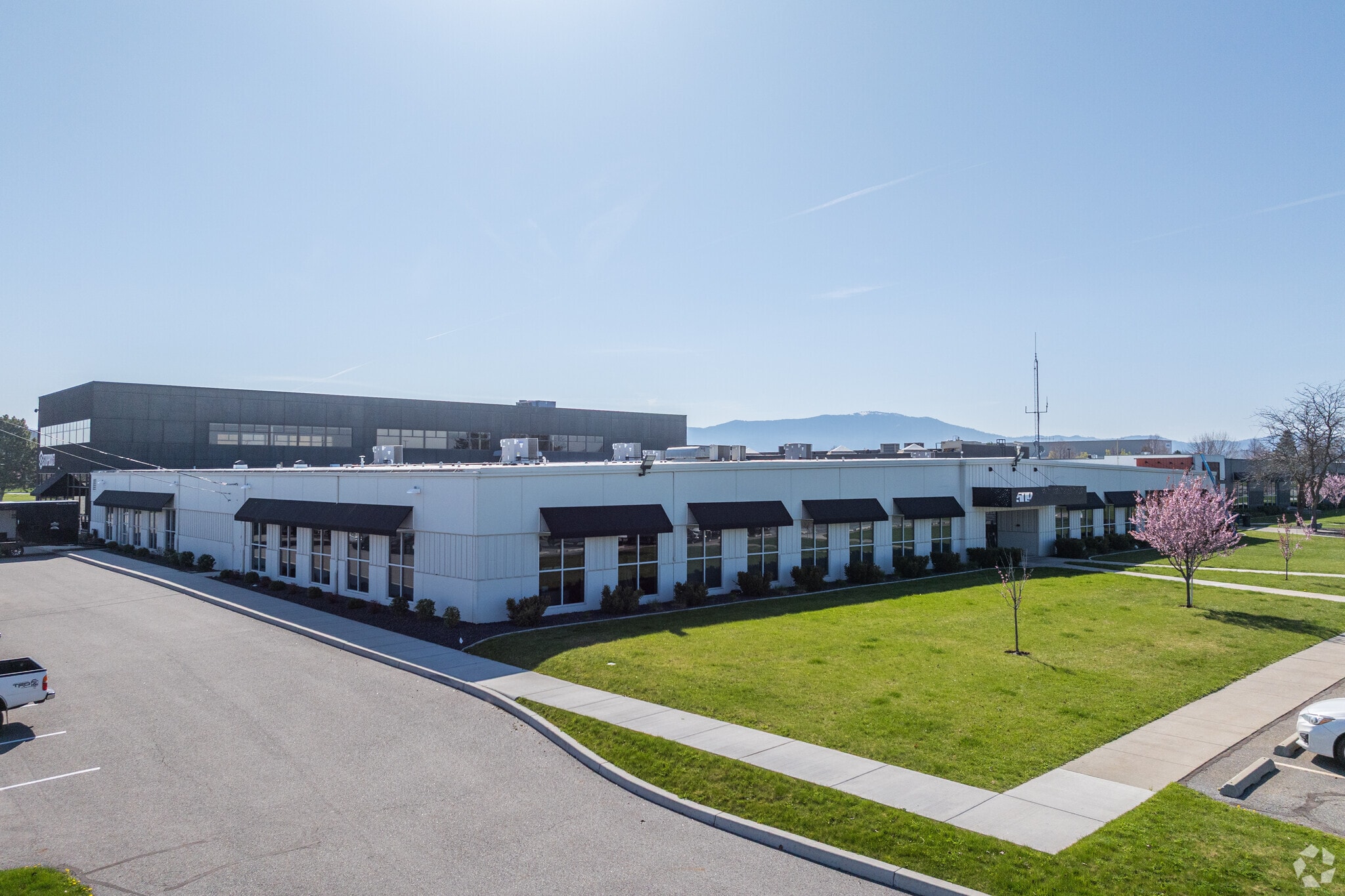 2818 N Sullivan Rd, Spokane Valley, WA for lease Building Photo- Image 1 of 5