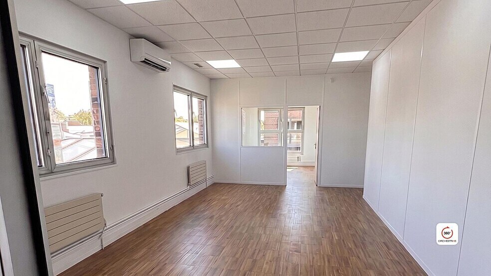 Office in Noisy-le-Grand for lease - Building Photo - Image 2 of 8