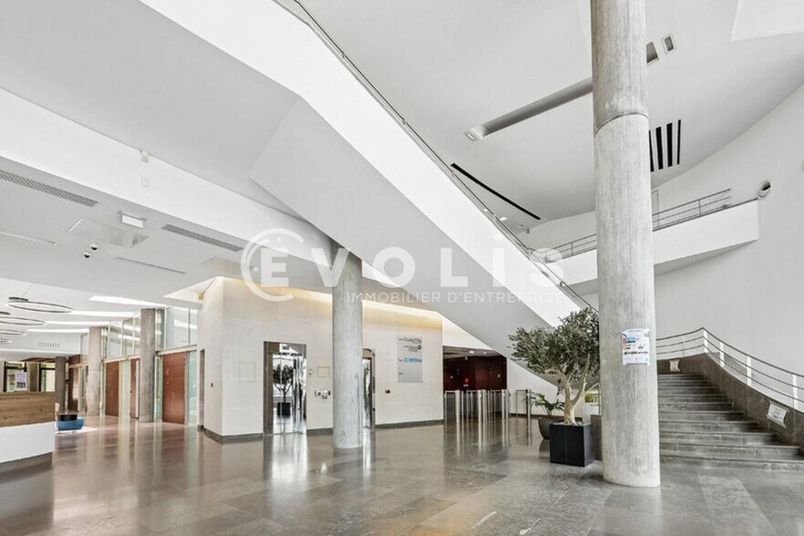 35 Rue Du Val De Marne, Gentilly à louer - Photo du bâtiment - Image 2 de 36