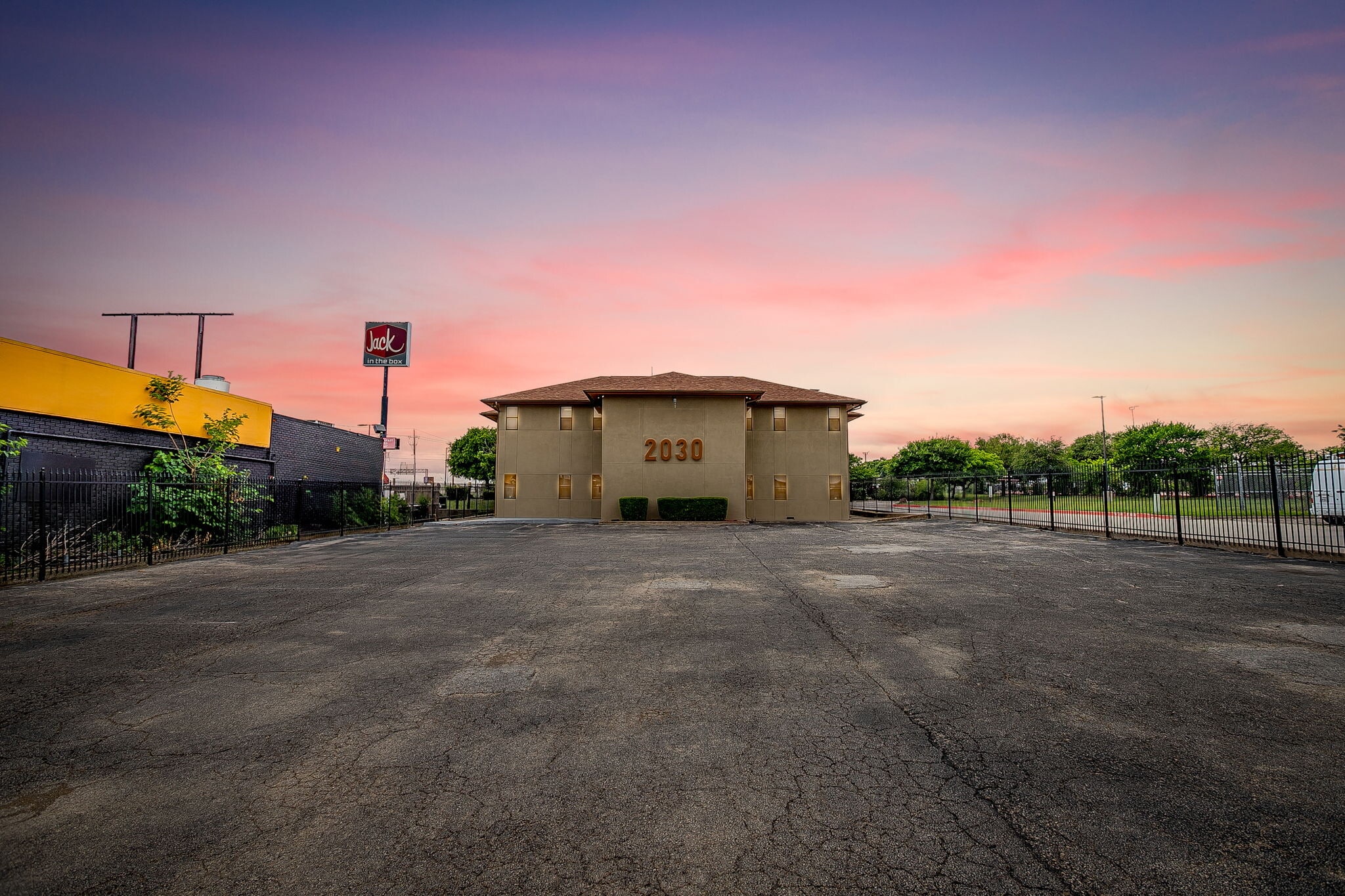 2030 S Las Vegas Trl, White Settlement, TX for sale Primary Photo- Image 1 of 40