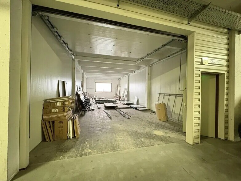 Flex in Lormont for lease - Interior Photo - Image 2 of 6