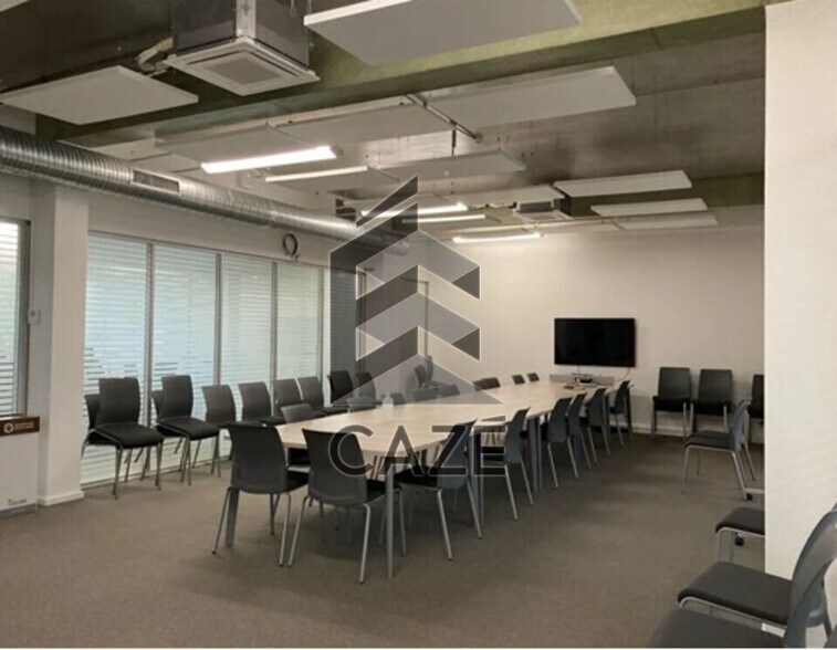Office in Bordeaux for lease - Interior Photo - Image 1 of 8