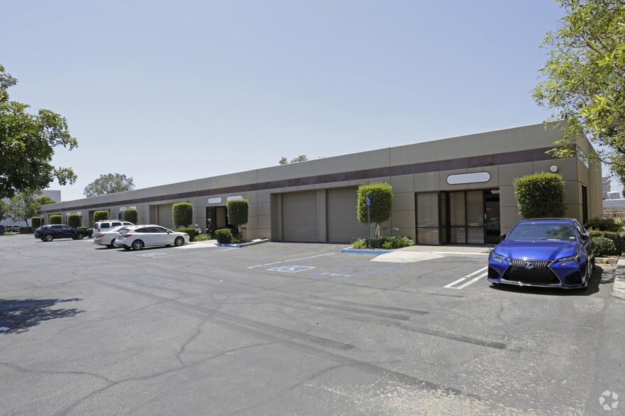 17175 Von Karman Ave, Irvine, CA for lease - Primary Photo - Image 2 of 9