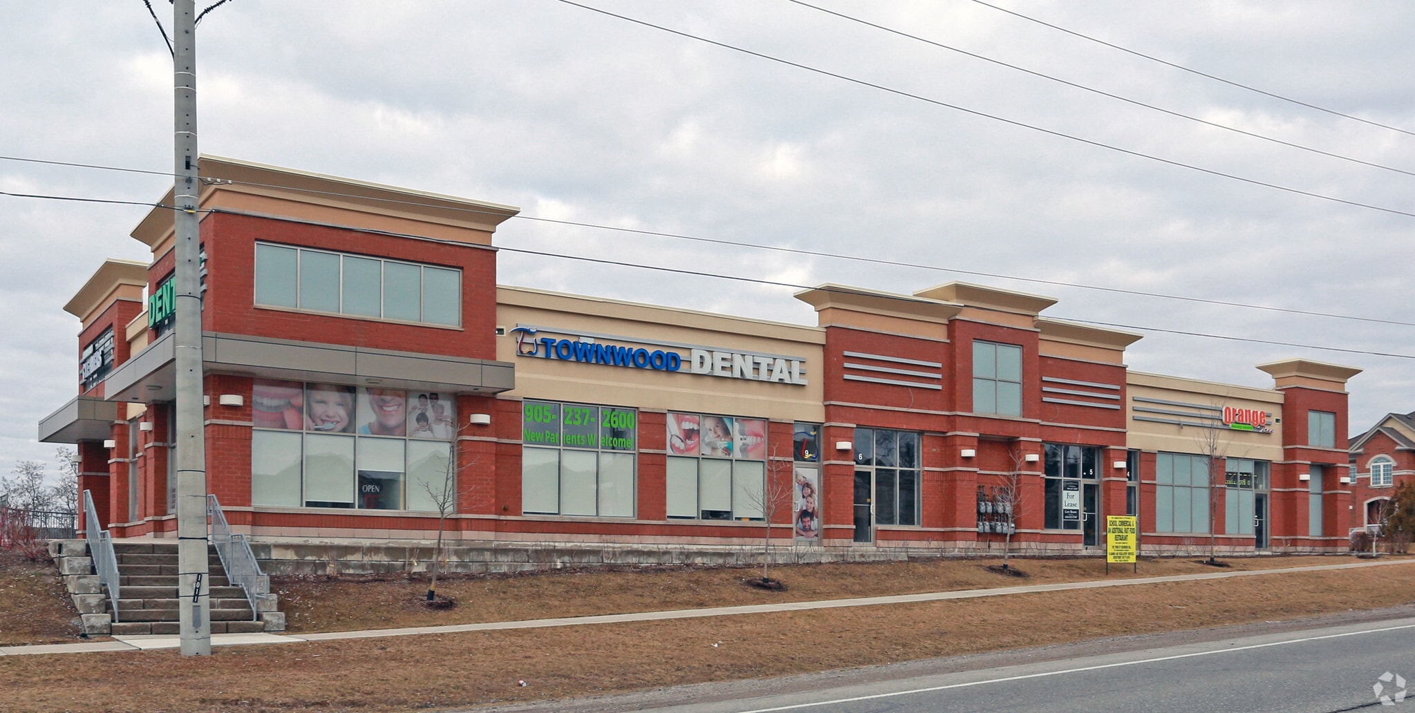 11860 Yonge St, Richmond Hill, ON for sale Primary Photo- Image 1 of 1