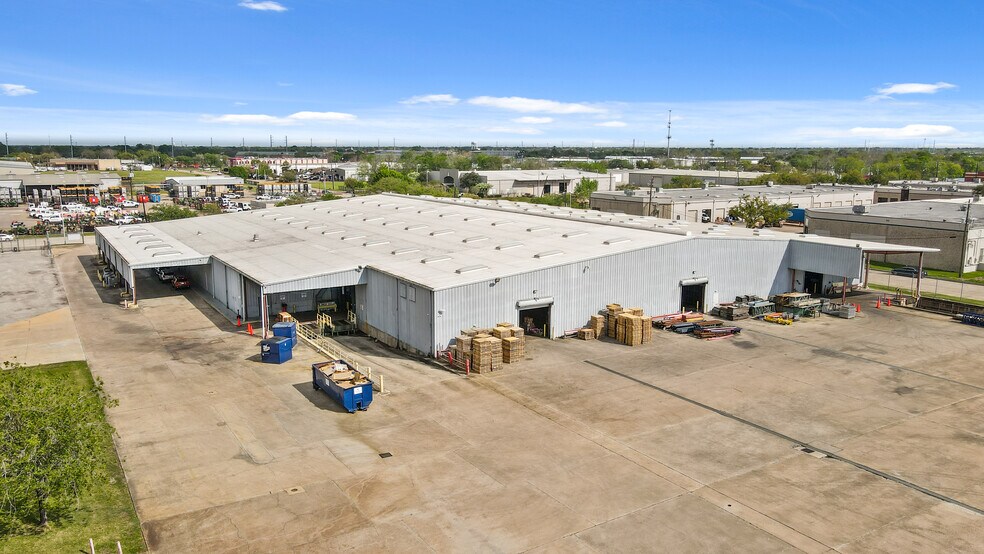 5800 Surrey Square St, Houston, TX à louer - Photo du bâtiment - Image 3 de 9