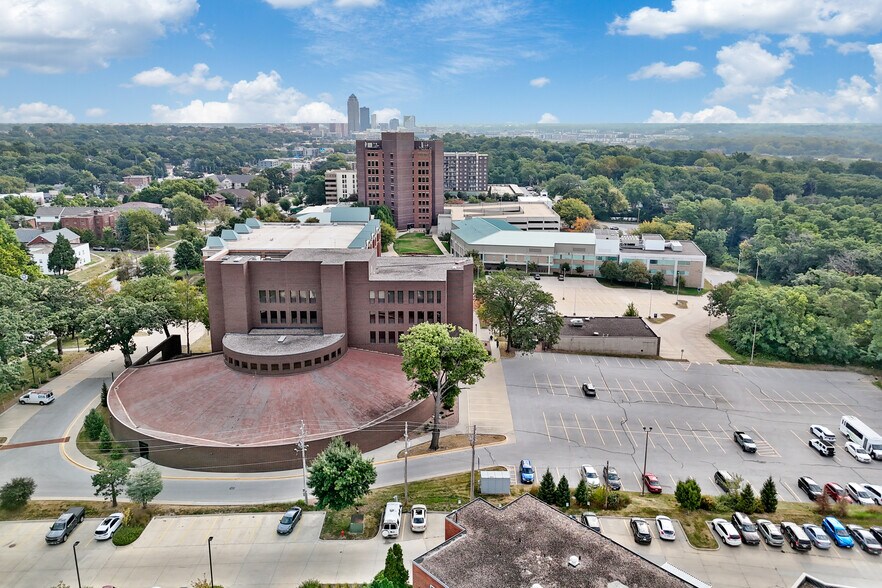 3440 Grand Ave, Des Moines, IA à louer - Photo du bâtiment - Image 2 de 10