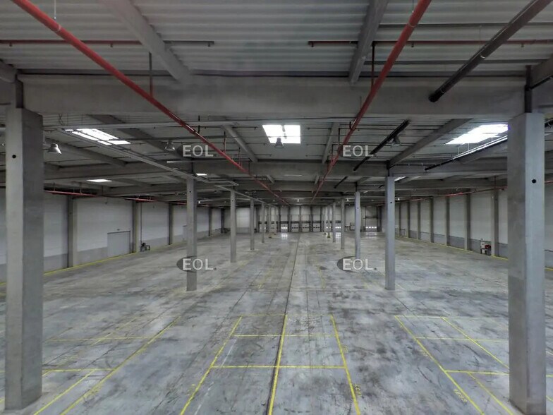 Industriel dans Fontaine à louer - Photo du bâtiment - Image 3 de 3