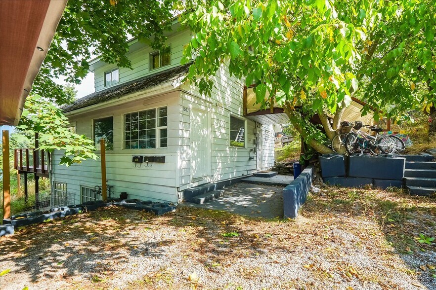1007 Gordon St, Nelson, BC à vendre - Photo du bâtiment - Image 2 de 7