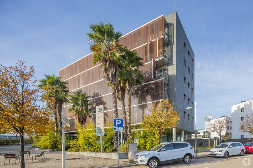 Ronda Jean Monnet, 248, Sabadell, Barcelona à louer - Photo du bâtiment - Image 3 de 7