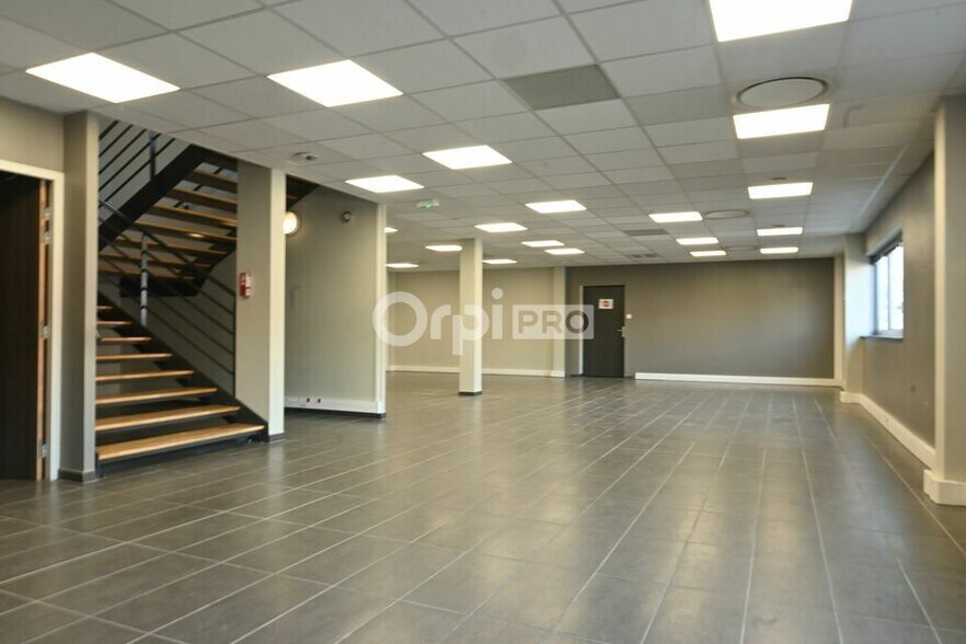 50 Rue Jean Zay, Saint-Priest for lease - Lobby - Image 3 of 82