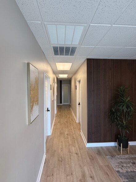 10021 Park Cedar Dr, Charlotte, NC for lease - Interior Photo - Image 2 of 24