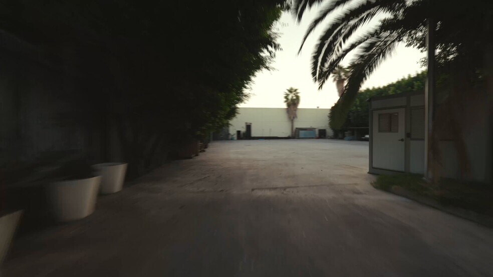 6760 Foster Bridge Blvd, Bell Gardens, CA à vendre - Vidéo sur l’inscription commerciale - Image 2 de 47