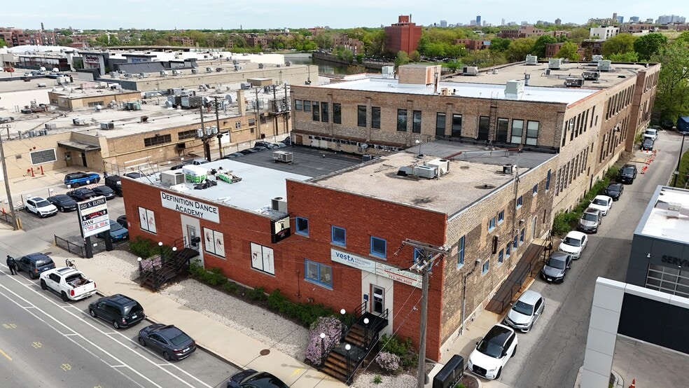 2525 N Elston Ave, Chicago, IL for lease - Building Photo - Image 3 of 7