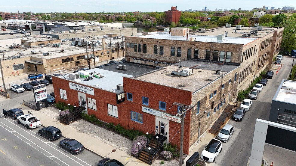 2525 N Elston Ave, Chicago, IL à louer - Photo du bâtiment - Image 3 de 7