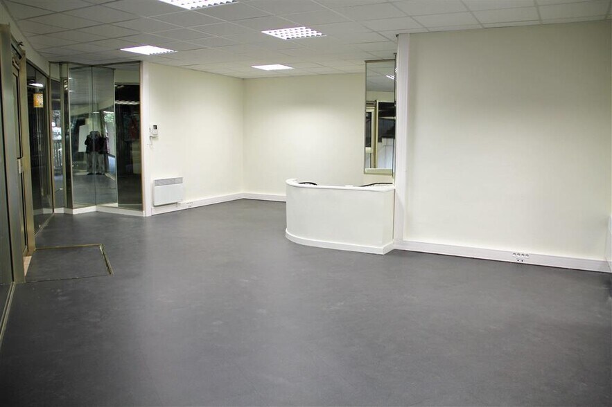 Rue Du Départ, Paris for lease - Building Photo - Image 3 of 9