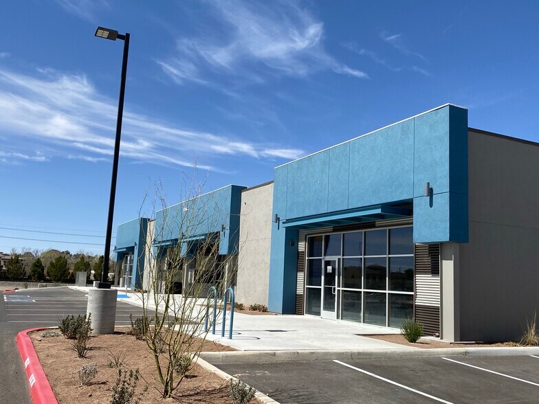 5044 Doniphan Dr, El Paso, TX à louer - Photo du bâtiment - Image 2 de 7