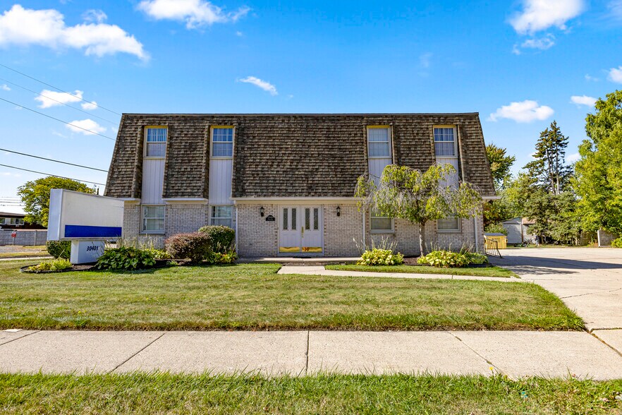 30401 Utica Rd, Roseville, MI à vendre - Photo du bâtiment - Image 3 de 52