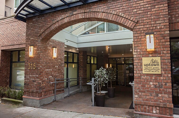 315 1st Ave W, Seattle, WA à louer - Photo du bâtiment - Image 2 de 38