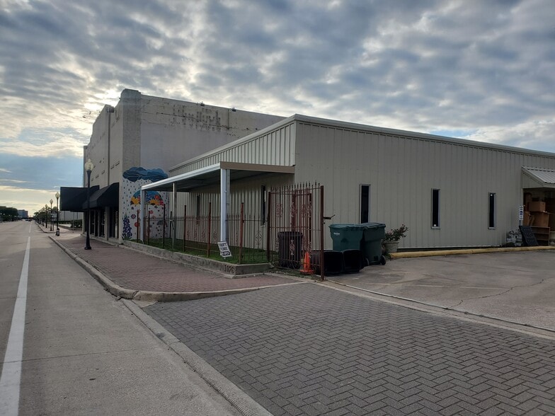 1096 Calder Ave, Beaumont, TX for sale - Building Photo - Image 2 of 5