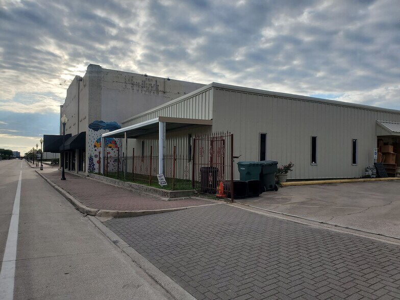 1096 Calder Ave, Beaumont, TX à vendre - Photo du bâtiment - Image 2 de 5
