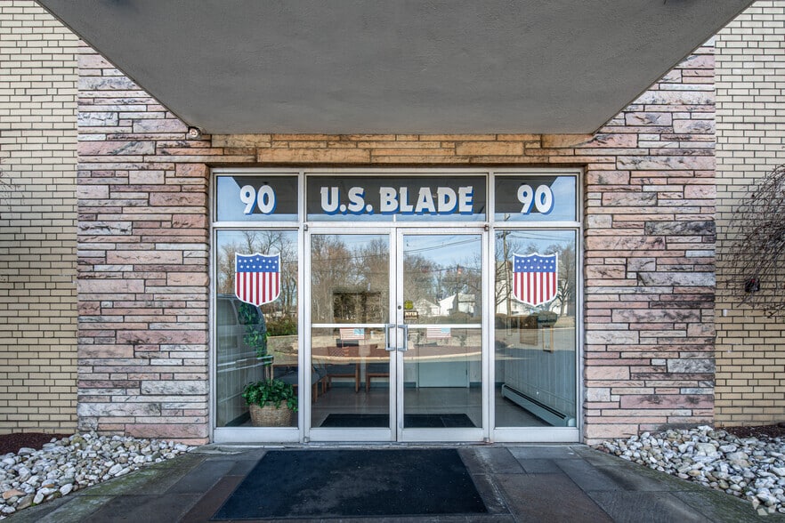 2 Commerce Dr, Cranford, NJ for lease - Building Photo - Image 2 of 5