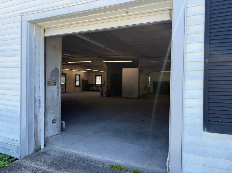 32 Trolley Rd, Westbrook, CT à louer - Photo du bâtiment - Image 2 de 11