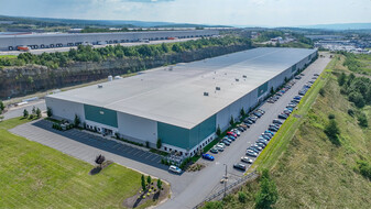 403,000 SF Fully-Outfitted Bev. Mfg. Facil. - Entrepôt