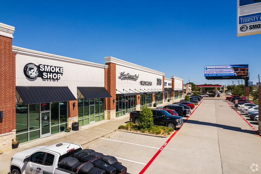 S State Highway 121, The Colony, TX à louer - Photo du bâtiment - Image 2 de 10