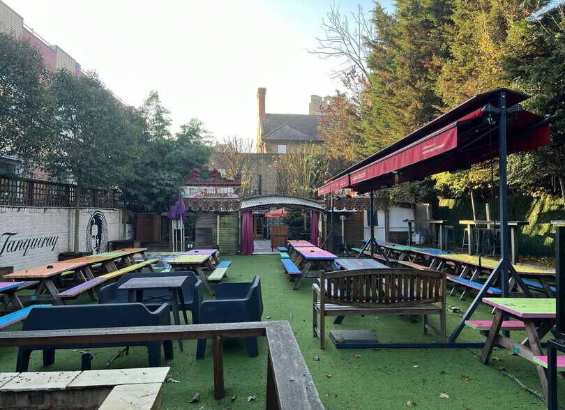 264 High St, Londres à louer - Photo du bâtiment - Image 3 de 3