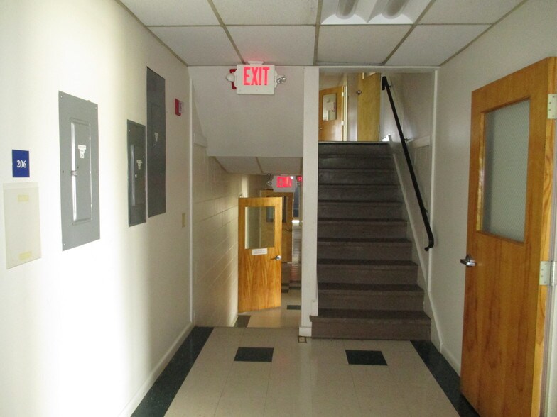 23 McIntosh Ave, Dover, NH à louer - Photo du bâtiment - Image 2 de 17