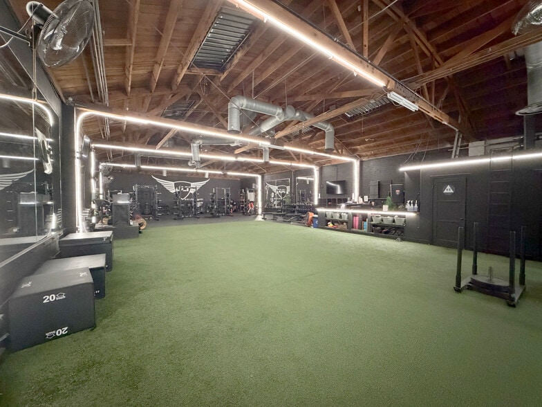 6610 Lexington Ave, Los Angeles, CA for lease - Building Photo - Image 2 of 8