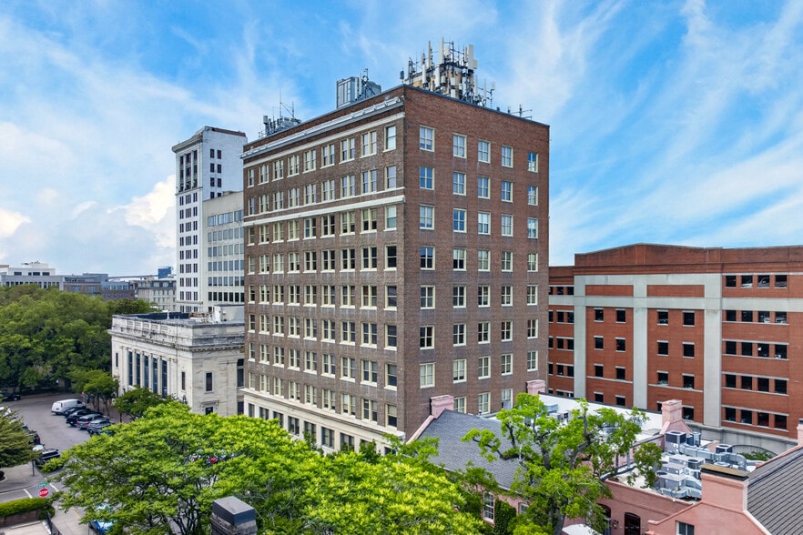 24 Drayton St, Savannah, GA à louer - Photo du bâtiment - Image 3 de 9