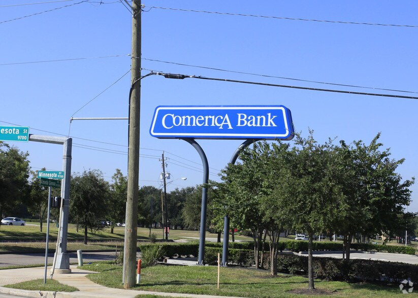 9997 Almeda Genoa Rd, Houston, TX à louer - Photo du bâtiment - Image 2 de 4