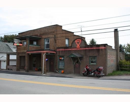 125 Main St, Hickory, PA à vendre - Photo du bâtiment - Image 2 de 24