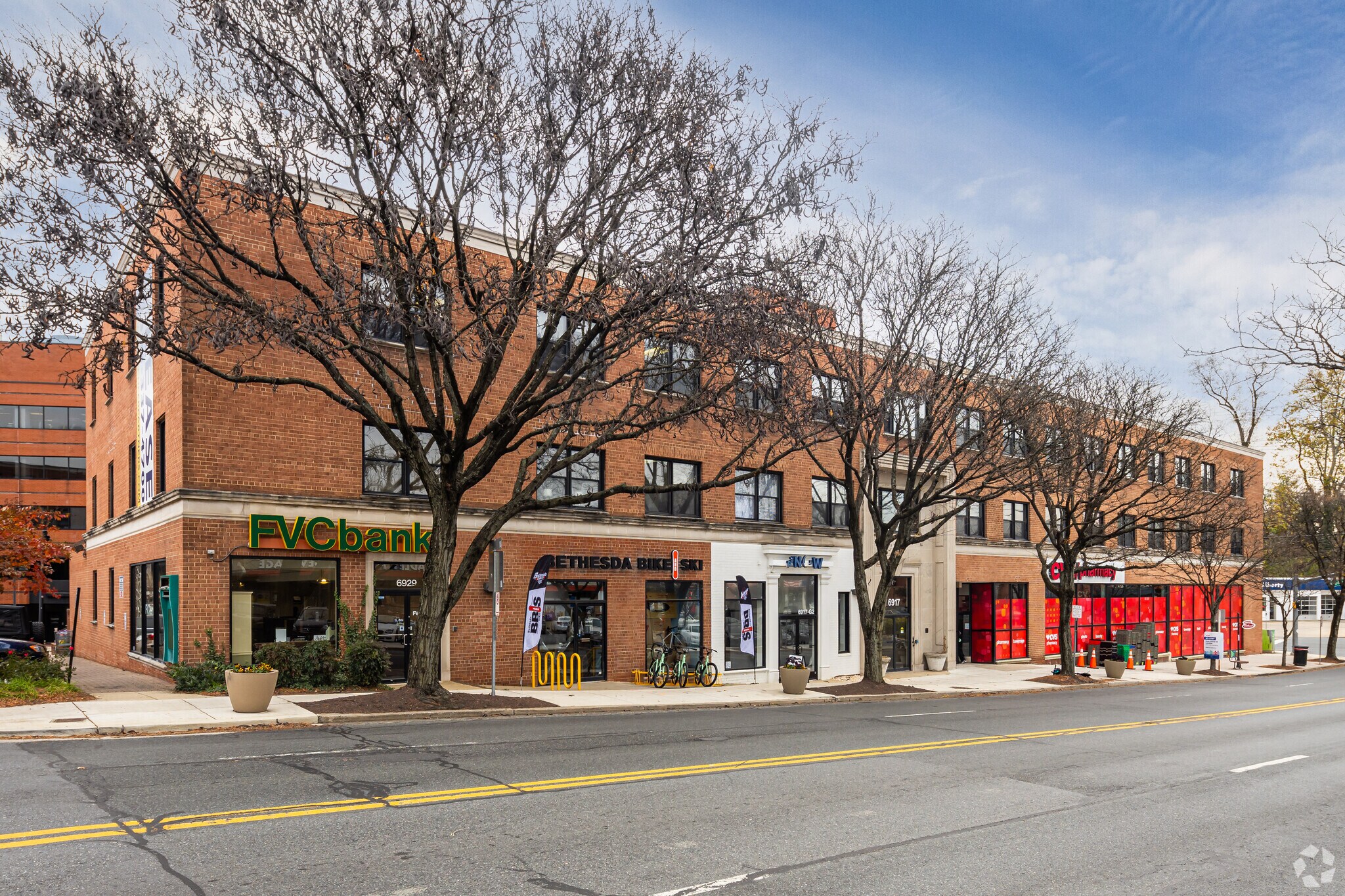 6917 Arlington Rd, Bethesda, MD à louer Photo du bâtiment- Image 1 de 8