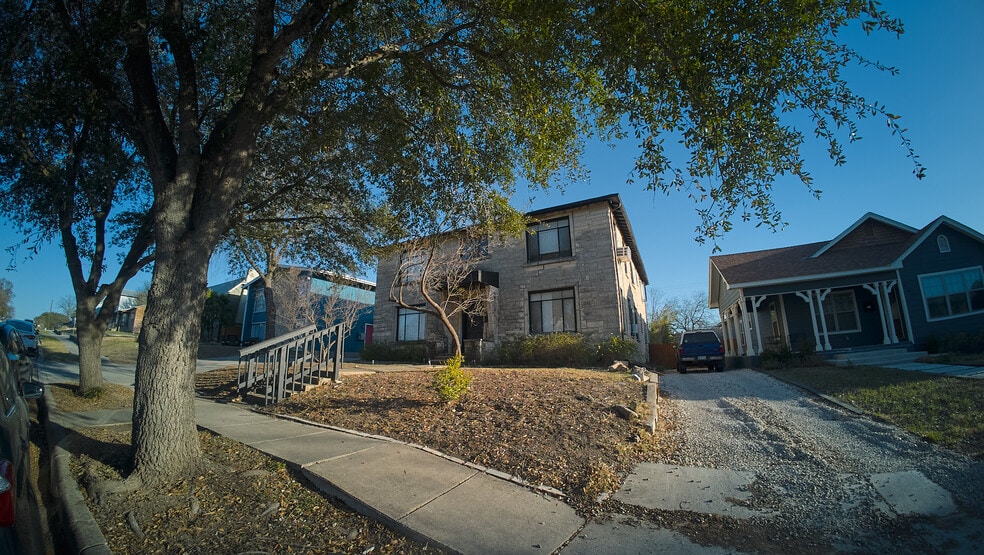 Mahncke Park portefeuille de 7 propriétés à vendre sur LoopNet.ca - Photo du bâtiment - Image 2 de 15