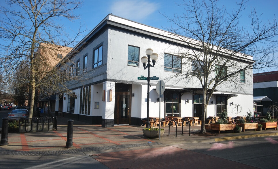 72 W Broadway, Eugene, OR à louer - Photo du bâtiment - Image 2 de 11