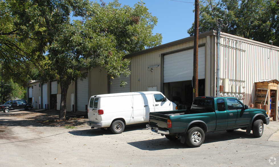 5305 Bolm Rd, Austin, TX for lease - Building Photo - Image 3 of 4