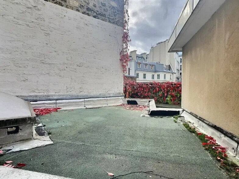 42 Rue De Bassano, Paris à louer - Photo du bâtiment - Image 3 de 23