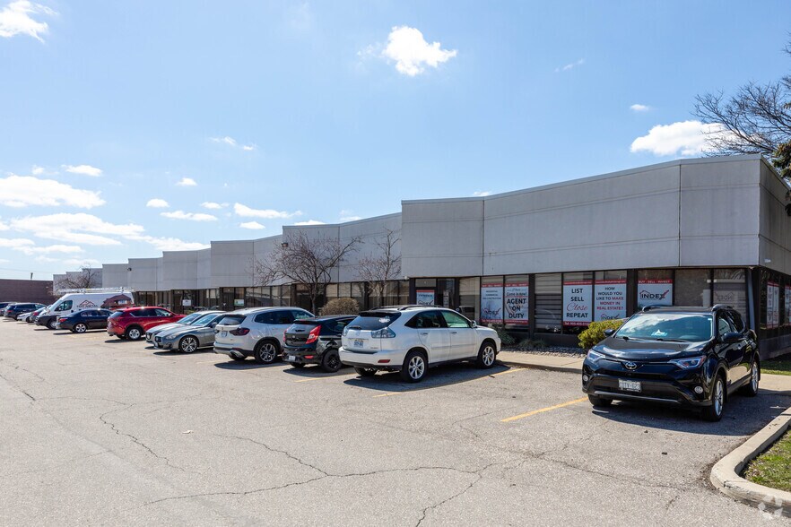 2798 Thamesgate Dr, Mississauga, ON à louer - Photo du bâtiment - Image 3 de 4