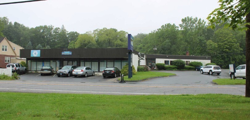 379-391 Goshen Rd, Torrington, CT à vendre - Photo du bâtiment - Image 1 de 2