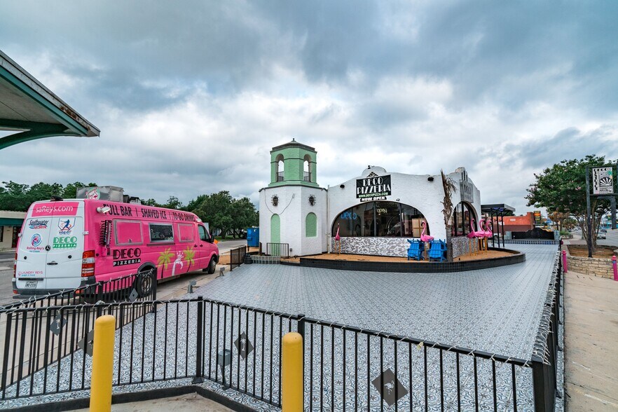 1815 Fredericksburg Rd, San Antonio, TX à louer - Photo du bâtiment - Image 2 de 10