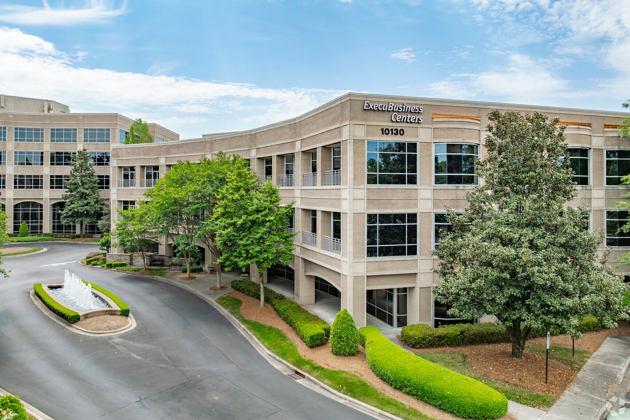 10130 Mallard Creek Rd, Charlotte, NC à louer Photo principale- Image 1 de 8