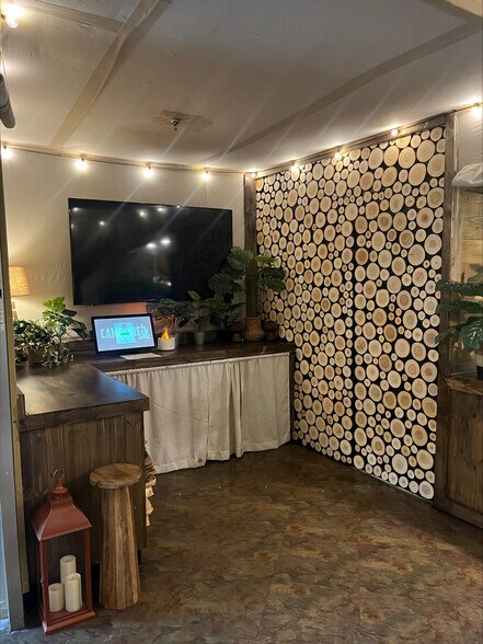 6302 E Dr Martin Luther King Jr Blvd, Tampa, FL à louer - Photo du bâtiment - Image 1 de 5