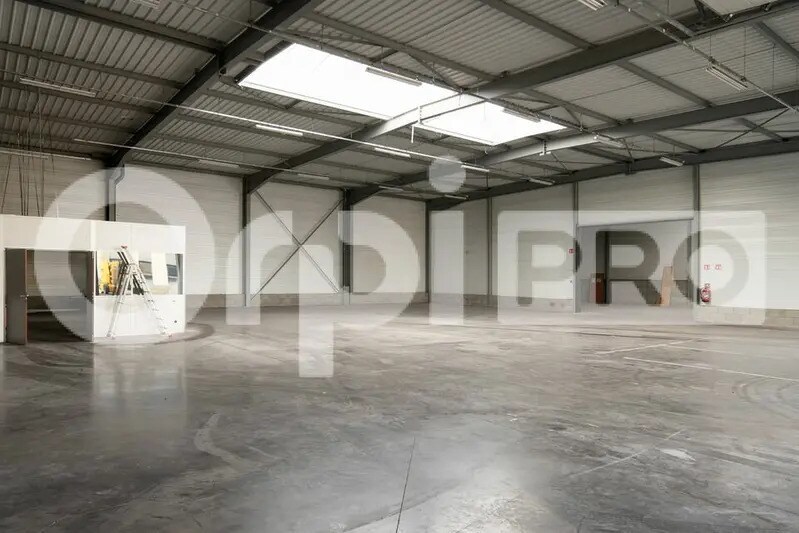 Flex in Arnas for lease - Interior Photo - Image 3 of 4