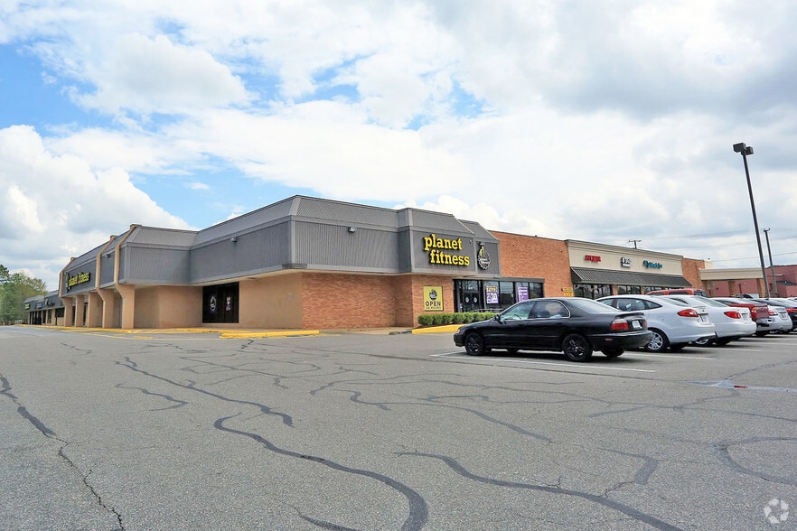 5805-5821 W Norfolk Rd, Portsmouth, VA for lease - Building Photo - Image 2 of 16