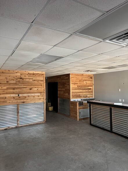 12509 N Saginaw Blvd, Fort Worth, TX for lease - Interior Photo - Image 2 of 7