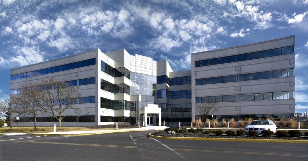 1000 Howard Blvd, Mount Laurel, NJ à vendre - Photo du bâtiment - Image 2 de 17