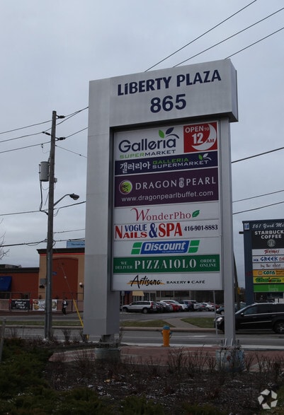 865 York Mills Rd, Toronto, ON à louer - Photo du bâtiment - Image 2 de 11
